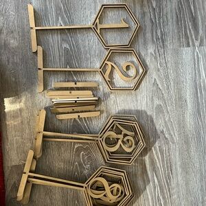 11 antique gold table number stands, 12-16 brighter gold stands